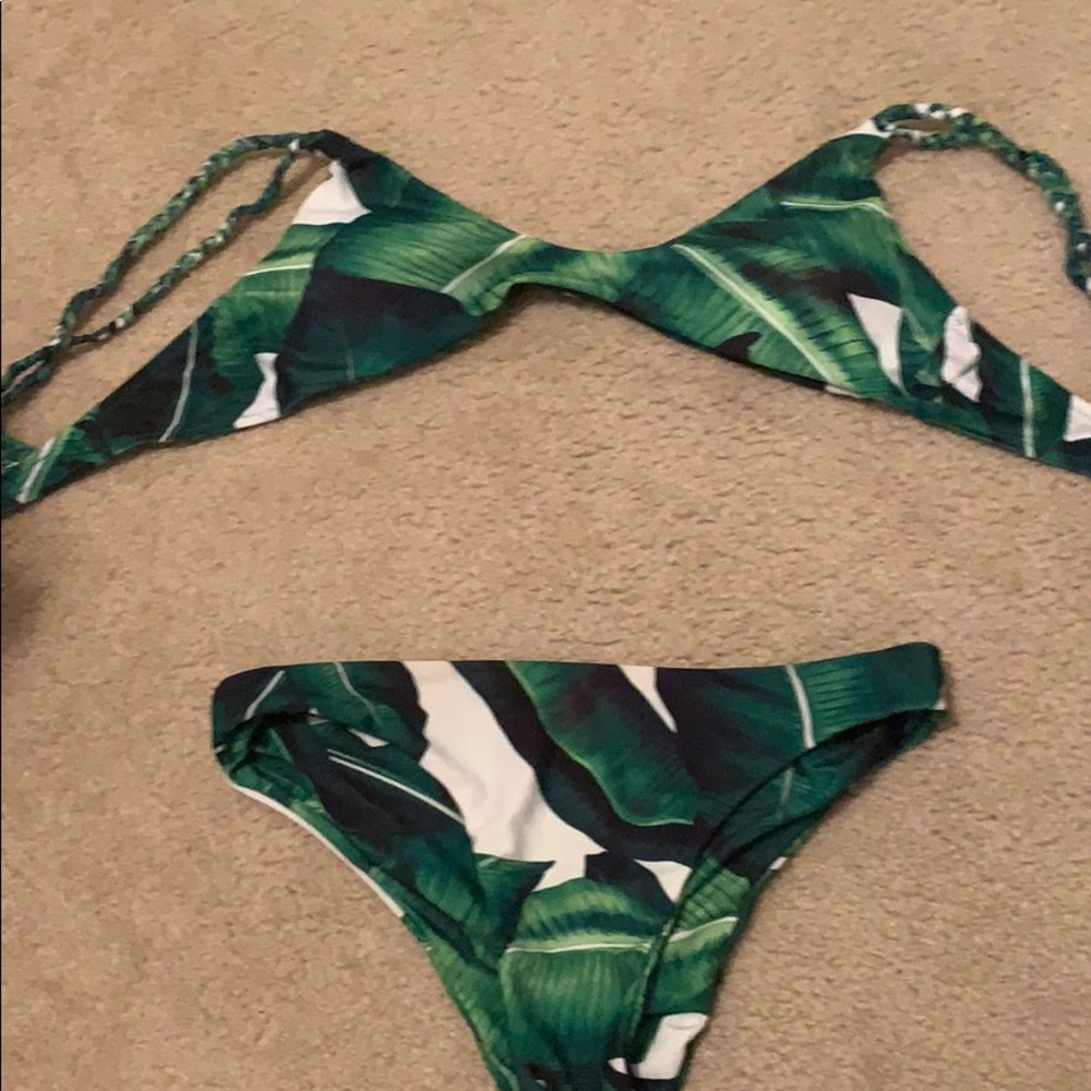 Leaf Bikini small never worn